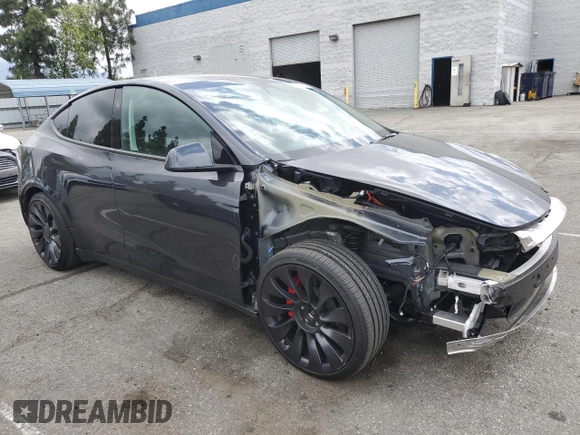 2024 Tesla Model Y Performance z VIN 7SAYGDEF5RF125127, wystawiony jako Copart lot #56753105 z przebiegiem 9 267 mil mil oraz Szkoda całkowita • Salvage title. Historia ofert i sprzedaży dostępna na DreamBid. Obrazek 4.