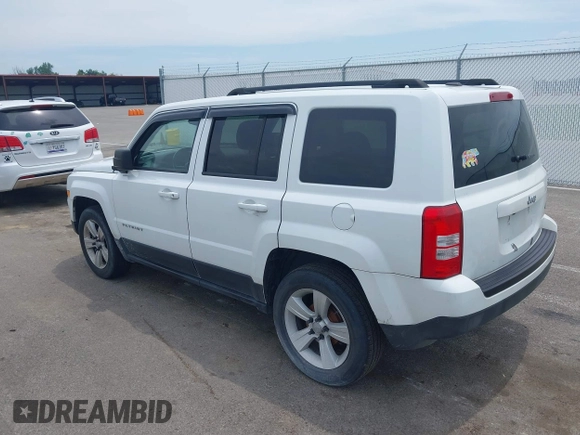 2016 Jeep Patriot High Altitude z VIN 1C4NJPFA0GD795999, wystawiony jako IAAI lot #42684807 z przebiegiem 152 845 mil mil oraz . Historia ofert i sprzedaży dostępna na DreamBid. Obrazek 3.