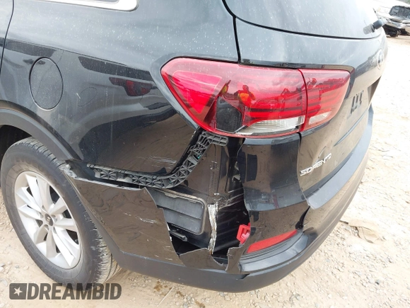 2019 Kia Sorento LX with VIN 5XYPG4A35KG577548, listed as a IAAI auction lot 41463981 with 74,260 mi miles. Bid and sale history available at carsss.com. Image 6.