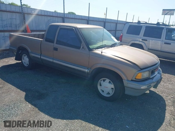 1996 GMC Sonoma SLS w/1SG Pkg with VIN 1GTCS19W3T8529954, listed as a IAAI auction lot 41986273 with 202,669 mi miles. Bid and sale history available at carsss.com. Image 1.