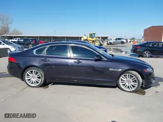 2016 Jaguar XF 35t Prestige with VIN SAJBK4BV2GCY13322, listed as a IAAI auction lot 41383249 with 60,602 mi miles. Bid and sale history available at carsss.com. Image 14.