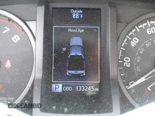 2017 Toyota Tacoma SR5 z VIN 5TFAZ5CN6HX047115, wystawiony jako IAAI lot #42124289 z przebiegiem 133 245 mil mil oraz . Historia ofert i sprzedaży dostępna na DreamBid. Obrazek 15.