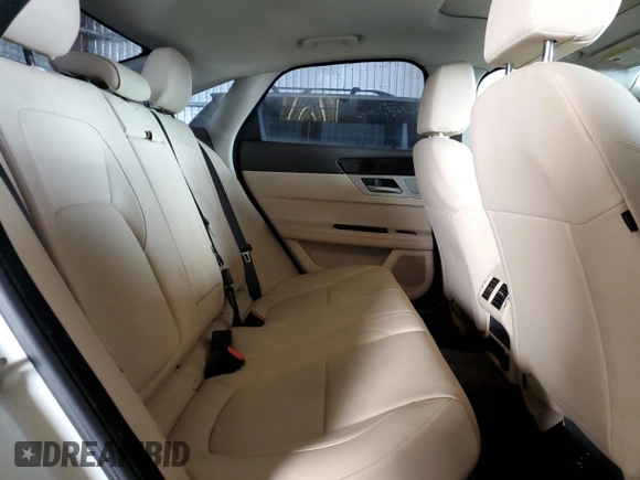 2016 Jaguar XF 35t Premium with VIN SAJBD4BV9GCY06409, listed as a Copart auction lot 85820404 with 58,654 mi miles and Salvage Title. Bid and sale history available at carsss.com. Image 10.