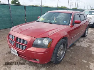 2005 Dodge Magnum SE with VIN 2D4FV48V35H677391, listed as a IAAI auction lot 42109681 with 115,939 mi miles and . Bid and sale history available at carsss.com. Image 2.