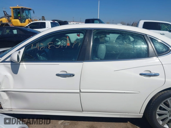2007 Buick LaCrosse CXS with VIN 2G4WE587471117259, listed as a IAAI auction lot 41882777 with 201,787 mi miles. Bid and sale history available at carsss.com. Image 14.