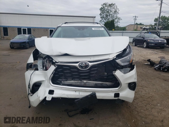 2022 Toyota Highlander XLE with VIN 5TDGZRBH0NS589020, listed as a Copart auction lot 62696015 with 36,131 mi miles and Salvage title. Bid and sale history available at DreamBid. Image 5.