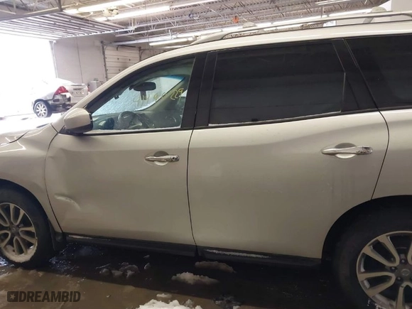 2016 Nissan Pathfinder Platinum with VIN 5N1AR2MM7GC652590, listed as a IAAI auction lot 41490229 with 112,461 mi miles. Bid and sale history available at carsss.com. Image 15.