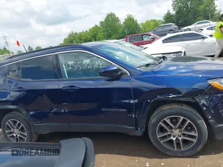 2018 Jeep Compass Latitude z VIN 3C4NJDBB5JT456685, wystawiony jako IAAI lot #42356294 z przebiegiem 130 130 mil mil oraz . Historia ofert i sprzedaży dostępna na DreamBid. Obrazek 6.