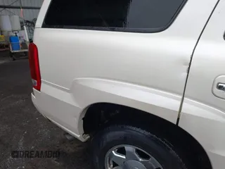 2006 Cadillac Escalade z VIN 1GYEK63N96R105841, wystawiony jako IAAI lot #41550887 z przebiegiem 311 218 mil mil oraz . Historia ofert i sprzedaży dostępna na DreamBid. Obrazek 13.