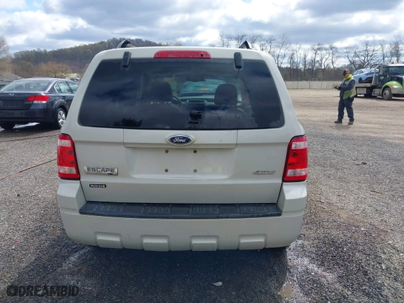 2008 Ford Escape XLT with VIN 1FMCU93ZX8KB33764, listed as a IAAI auction lot 42037456 with 195,047 mi miles. Bid and sale history available at carsss.com. Image 17.