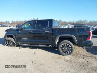 2024 Toyota Tundra Limited z VIN 5TFJA5DB2RX153316, wystawiony jako IAAI lot #41759602 z przebiegiem 19 592 mil mil oraz . Historia ofert i sprzedaży dostępna na DreamBid. Obrazek 13.