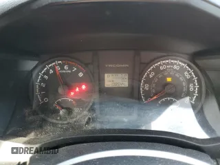 2017 Toyota Tacoma SR z VIN 5TFRX5GN2HX103327, wystawiony jako Copart lot #45936185 z przebiegiem 108 544 mil mil oraz Szkoda całkowita • Salvage title. Historia ofert i sprzedaży dostępna na DreamBid. Obrazek 9.