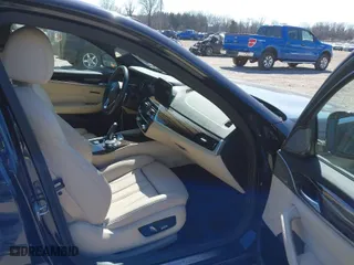 2019 BMW 5 Series 530i xDrive with VIN WBAJA7C50KG911678, listed as a IAAI auction lot 41768332 with 47,824 mi miles. Bid and sale history available at carsss.com. Image 5.