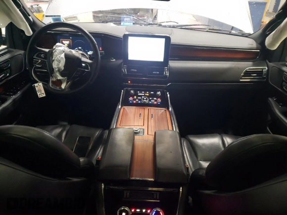 2020 Lincoln Navigator Reserve z VIN 5LMJJ2LT6LEL17168, wystawiony jako Copart lot #46801685 z przebiegiem 40 230 mil mil oraz Nie do naprawy • Non repairable. Historia ofert i sprzedaży dostępna na DreamBid. Obrazek 8.