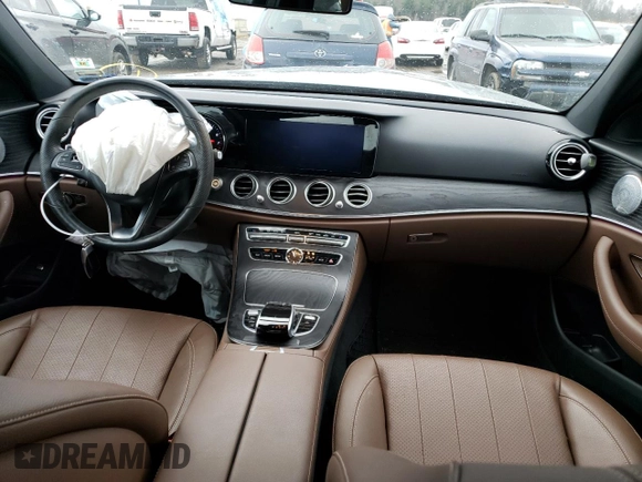 2018 Mercedes-Benz E-Class E 300 with VIN WDDZF4KBXJA449473, listed as a Copart auction lot 73218802 with 5,055 mi miles. Bid and sale history available at carsss.com. Image 8.