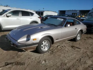 1983 Datsun 280ZX z VIN JN1HZ04S0DX560086, wystawiony jako Copart lot #79178604 z przebiegiem 183 309 mil mil oraz Szkody całkowita. Historia ofert i sprzedaży dostępna na DreamBid. Obrazek 1.