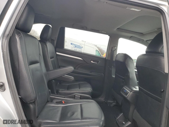 2018 Toyota Highlander SE with VIN 5TDJZRFH4JS552837, listed as a Copart auction lot 48184595 with 56,261 mi miles and Salvage Title. Bid and sale history available at carsss.com. Image 11.