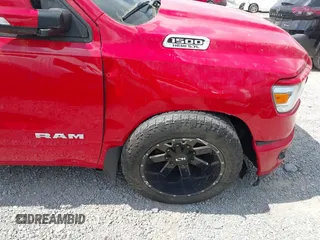 2020 Ram 1500 Big Horn z VIN 1C6SRFFT3LN301735, wystawiony jako IAAI lot #41954914 z przebiegiem 95 279 mil mil oraz . Historia ofert i sprzedaży dostępna na DreamBid. Obrazek 6.