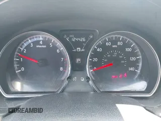2016 Nissan Versa S z VIN 3N1CN7AP6GL878986, wystawiony jako IAAI lot #42317275 z przebiegiem 124 426 mil mil oraz . Historia ofert i sprzedaży dostępna na DreamBid. Obrazek 7.