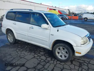 2002 Suzuki XL-7 Standard with VIN JS3TX92V824125363, listed as a IAAI auction lot 41221270 with 190,034 mi miles. Bid and sale history available at carsss.com. Image 1.