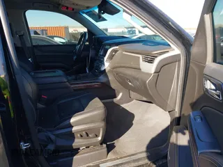 2019 GMC Yukon XL SLT with VIN 1GKS1GKC3KR380153, listed as a IAAI auction lot 41360225 with 152,304 mi miles. Bid and sale history available at carsss.com. Image 5.