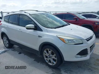 2015 Ford Escape Titanium z VIN 1FMCU0JX2FUC88338, wystawiony jako IAAI lot #42551335 z przebiegiem 136 416 mil mil oraz . Historia ofert i sprzedaży dostępna na DreamBid. Obrazek 1.