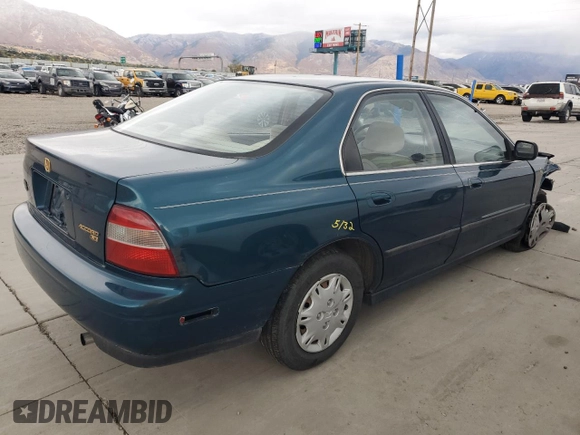 1995 Honda Accord LX with VIN JHMCD563XSC024970, listed as a Copart auction lot 77610084 with 194,640 mi miles and Salvage Title. Bid and sale history available at carsss.com. Image 3.