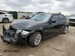 2011 BMW 3 Series 328i xDrive z VIN WBAPK7C59BF195411, wystawiony jako Copart lot #52951195 z przebiegiem Nie podano mil oraz Szkoda całkowita • Salvage title. Historia ofert i sprzedaży dostępna na DreamBid. Obrazek 1.