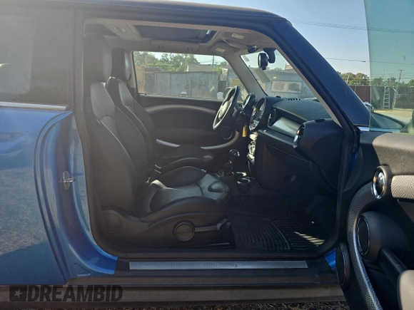 2009 MINI Hardtop S with VIN WMWMF73519TW86705, listed as a Copart auction lot 59819515 with 80,443 mi miles and Clean title. Bid and sale history available at DreamBid. Image 5.