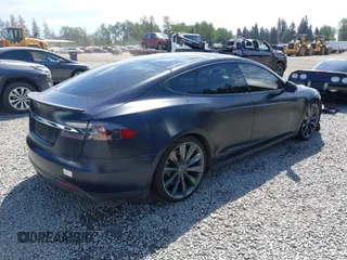 2013 Tesla Model S Performance z VIN 5YJSA1DP2DFP06669, wystawiony jako IAAI lot #42161357 z przebiegiem 177 710 mil mil oraz . Historia ofert i sprzedaży dostępna na DreamBid. Obrazek 4.