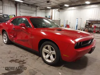 2011 Dodge Challenger z VIN 2B3CJ4DG8BH549874, wystawiony jako IAAI lot #42224652 z przebiegiem 212 772 mil mil oraz . Historia ofert i sprzedaży dostępna na DreamBid. Obrazek 1.
