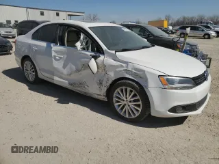 2014 Volkswagen Jetta TDI w/Premium/Nav z VIN 3VWLL7AJ8EM365466, wystawiony jako Copart lot #48739245 z przebiegiem 146 374 mil mil oraz Szkoda całkowita • Salvage title. Historia ofert i sprzedaży dostępna na DreamBid. Obrazek 4.