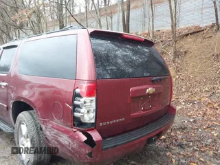 2008 Chevrolet Suburban LTZ with VIN 1GNFK16368R200844, listed as a IAAI auction lot 41722464 with 381,802 mi miles. Bid and sale history available at carsss.com. Image 12.