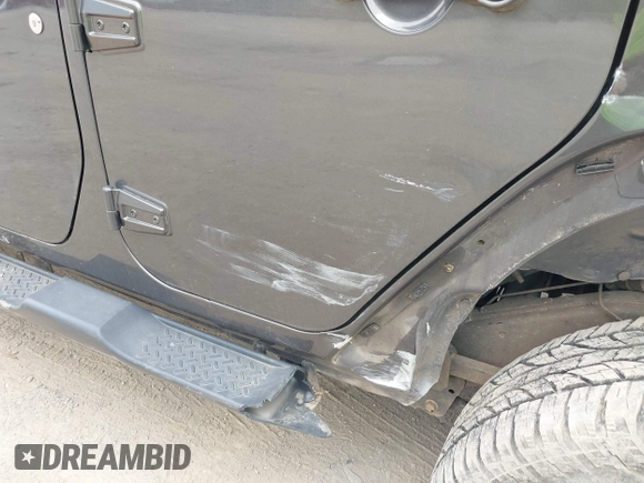 2017 Jeep Wrangler Unlimited Sahara with VIN 1C4BJWEGXHL595724, listed as a IAAI auction lot 42018264 with 95,948 mi miles. Bid and sale history available at carsss.com. Image 18.