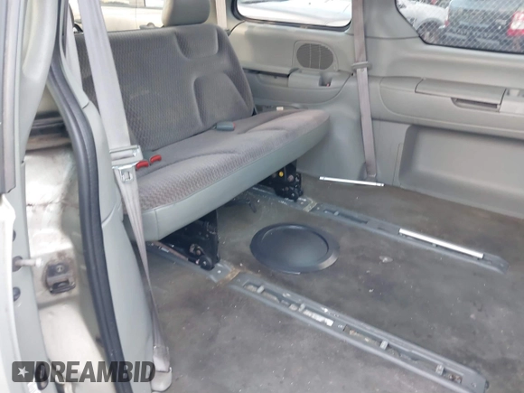 2000 Dodge Caravan with VIN 2B4FP25B3YR679708, listed as a IAAI auction lot 41596674 with Not Provided miles and . Bid and sale history available at DreamBid. Image 8.
