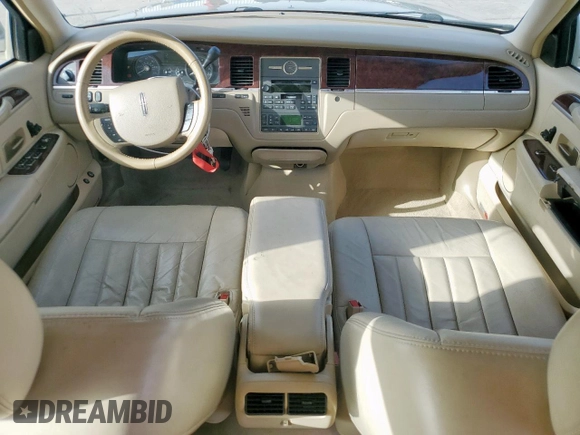 2006 Lincoln Town Car Signature z VIN 1LNHM81W16Y609693, wystawiony jako Copart lot #48370195 z przebiegiem 136 986 mil mil oraz Szkoda całkowita • Salvage title. Historia ofert i sprzedaży dostępna na DreamBid. Obrazek 8.