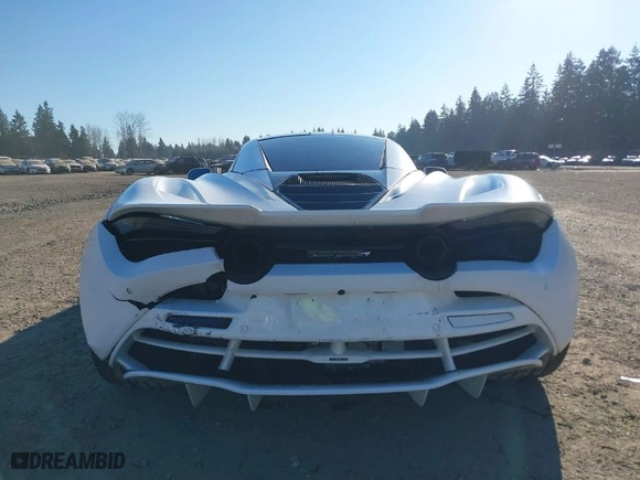 2018 McLaren 720S with VIN SBM14DCA1JW000891, listed as a IAAI auction lot 41431972 with 23,724 mi miles. Bid and sale history available at carsss.com. Image 6.