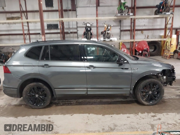 2022 Volkswagen Tiguan SE R-Line Black with VIN 3VV8B7AX9NM103988, listed as a IAAI auction lot 41908814 with 43,671 mi miles and . Bid and sale history available at DreamBid. Image 14.