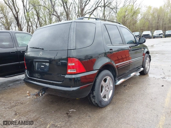 2001 Mercedes-Benz M-Class with VIN 4JGAB72E41A275216, listed as a IAAI auction lot 41953087 with 243,589 mi miles. Bid and sale history available at carsss.com. Image 4.