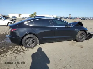 2019 Tesla Model 3 Mid Range z VIN 5YJ3E1EA8KF424584, wystawiony jako Copart lot #51331635 z przebiegiem 87 355 mil mil oraz Szkody całkowita. Historia ofert i sprzedaży dostępna na DreamBid. Obrazek 3.
