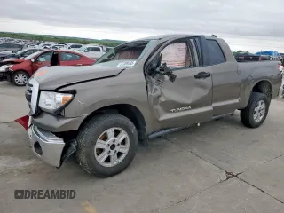 2013 Toyota Tundra z VIN 5TFRM5F18DX063501, wystawiony jako Copart lot #51389235 z przebiegiem 288 196 mil mil oraz Szkoda całkowita • Salvage title. Historia ofert i sprzedaży dostępna na DreamBid. Obrazek 1.