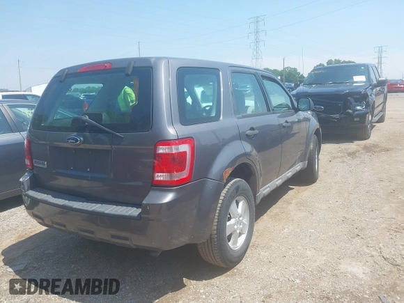 2009 Ford Escape XLS z VIN 1FMCU02729KC33600, wystawiony jako IAAI lot #42469557 z przebiegiem 185 605 mil mil oraz . Historia ofert i sprzedaży dostępna na DreamBid. Obrazek 4.