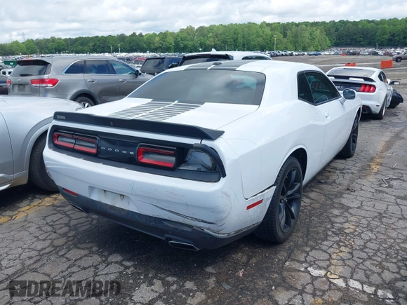 2017 Dodge Challenger SXT z VIN 2C3CDZAG7HH633821, wystawiony jako IAAI lot #42242378 z przebiegiem 97 492 mil mil oraz . Historia ofert i sprzedaży dostępna na DreamBid. Obrazek 4.