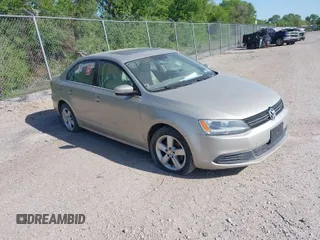 2013 Volkswagen Jetta TDI w/Premium с VIN 3VWLL7AJ1DM223278, выставлен на аукционе IAAI как лот 42024181 с пробегом 124 970 миль миль и . История ставок и продаж доступна на DreamBid. Изображение 1.