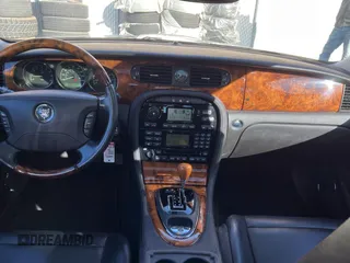 2006 Jaguar XJ with VIN SAJWA71B36SH01049, listed as a Copart auction lot 42366575 with 58,410 mi miles and Clean Title. Bid and sale history available at carsss.com. Image 9.