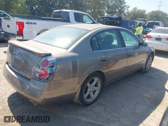 2005 Nissan Altima 3.5 SE with VIN 1N4BL11D75C221226, listed as a IAAI auction lot 40540691 with 141,227 mi miles. Bid and sale history available at carsss.com. Image 4.