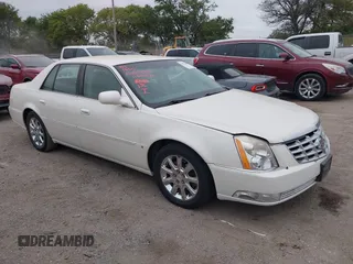 2008 Cadillac DTS 1SA z VIN 1G6KD57Y28U167974, wystawiony jako IAAI lot #40034885 z przebiegiem 116 010 mil mil oraz . Historia ofert i sprzedaży dostępna na DreamBid. Obrazek 1.