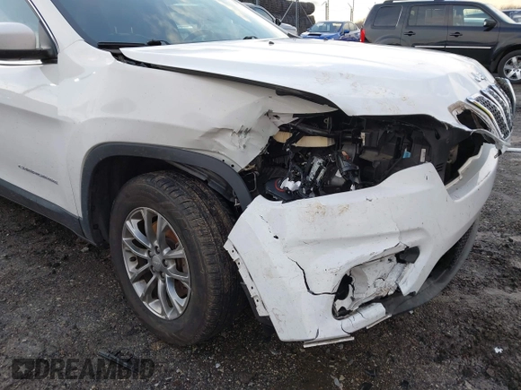 2019 Jeep Cherokee Latitude Plus with VIN 1C4PJMLX2KD254946, listed as a IAAI auction lot 41581777 with 49,748 mi miles. Bid and sale history available at carsss.com. Image 6.