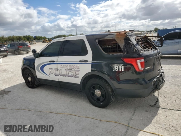 2016 Ford Utility Police Interceptor with VIN 1FM5K8AR8GGC26327, listed as a Copart auction lot 84211204 with 0 mi miles and Salvage Title. Bid and sale history available at carsss.com. Image 2.