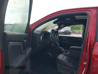 2023 Chevrolet Colorado 4WD Z71 z VIN 1GCPTDEK5P1229334, wystawiony jako IAAI lot #42201772 z przebiegiem Nie podano mil oraz . Historia ofert i sprzedaży dostępna na DreamBid. Obrazek 5.